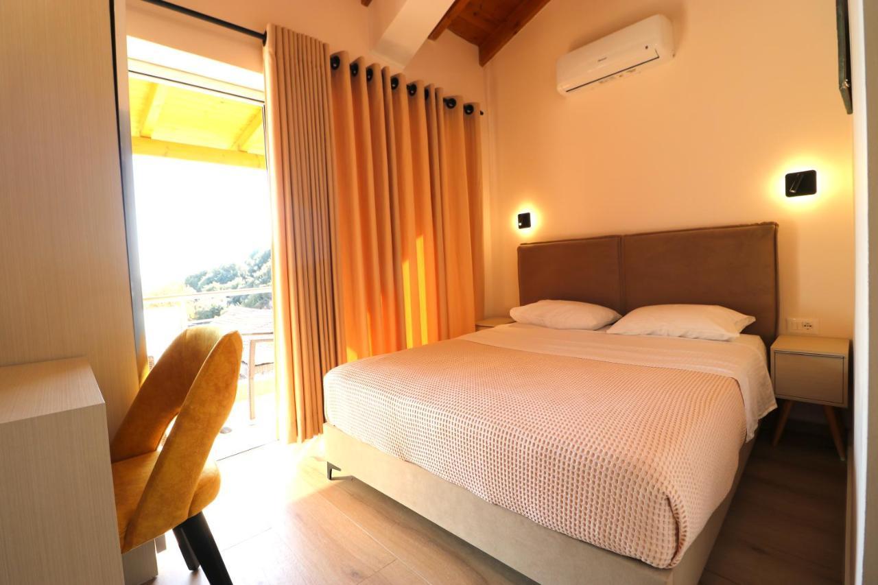 Fegi Rooms Himare Bagian luar foto