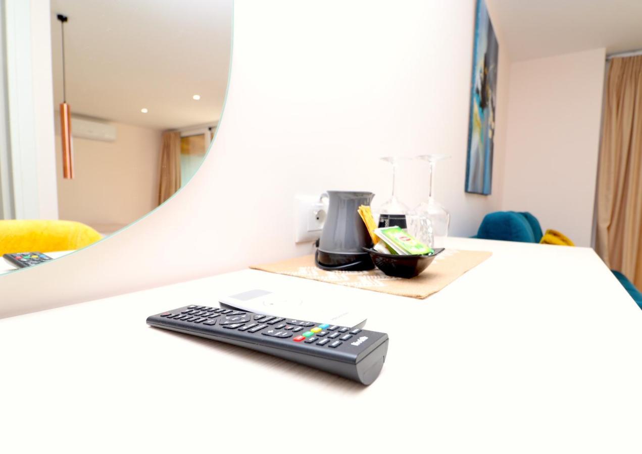 Fegi Rooms Himare Bagian luar foto