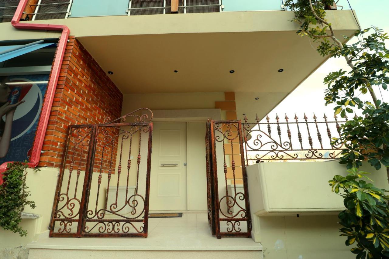 Fegi Rooms Himare Bagian luar foto