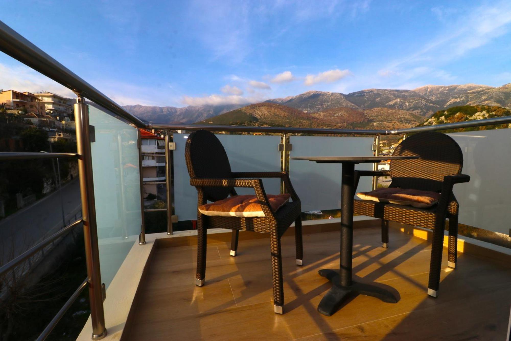 Fegi Rooms Himare Bagian luar foto