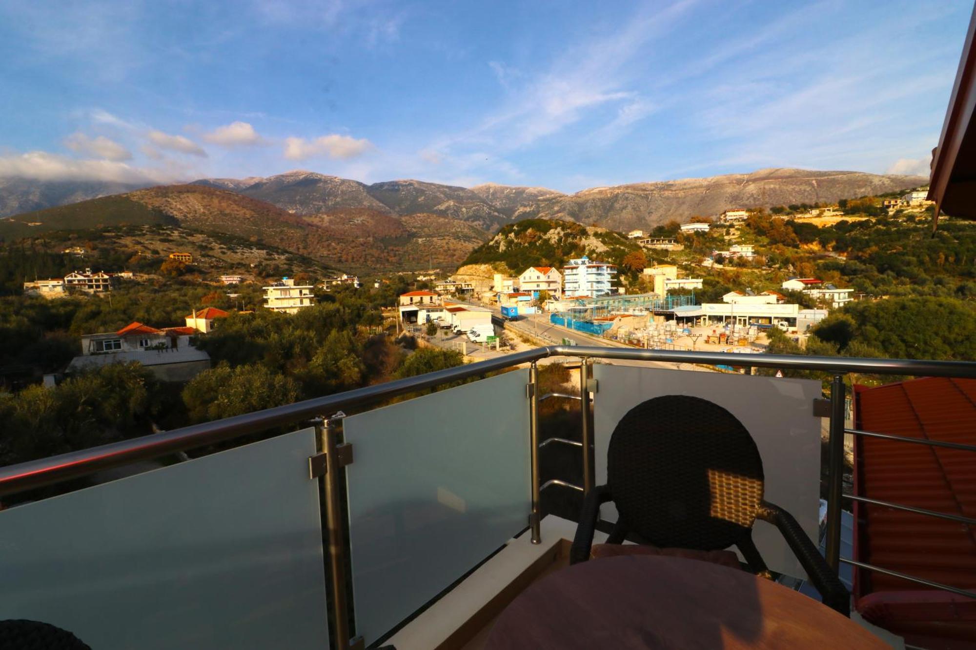 Fegi Rooms Himare Bagian luar foto