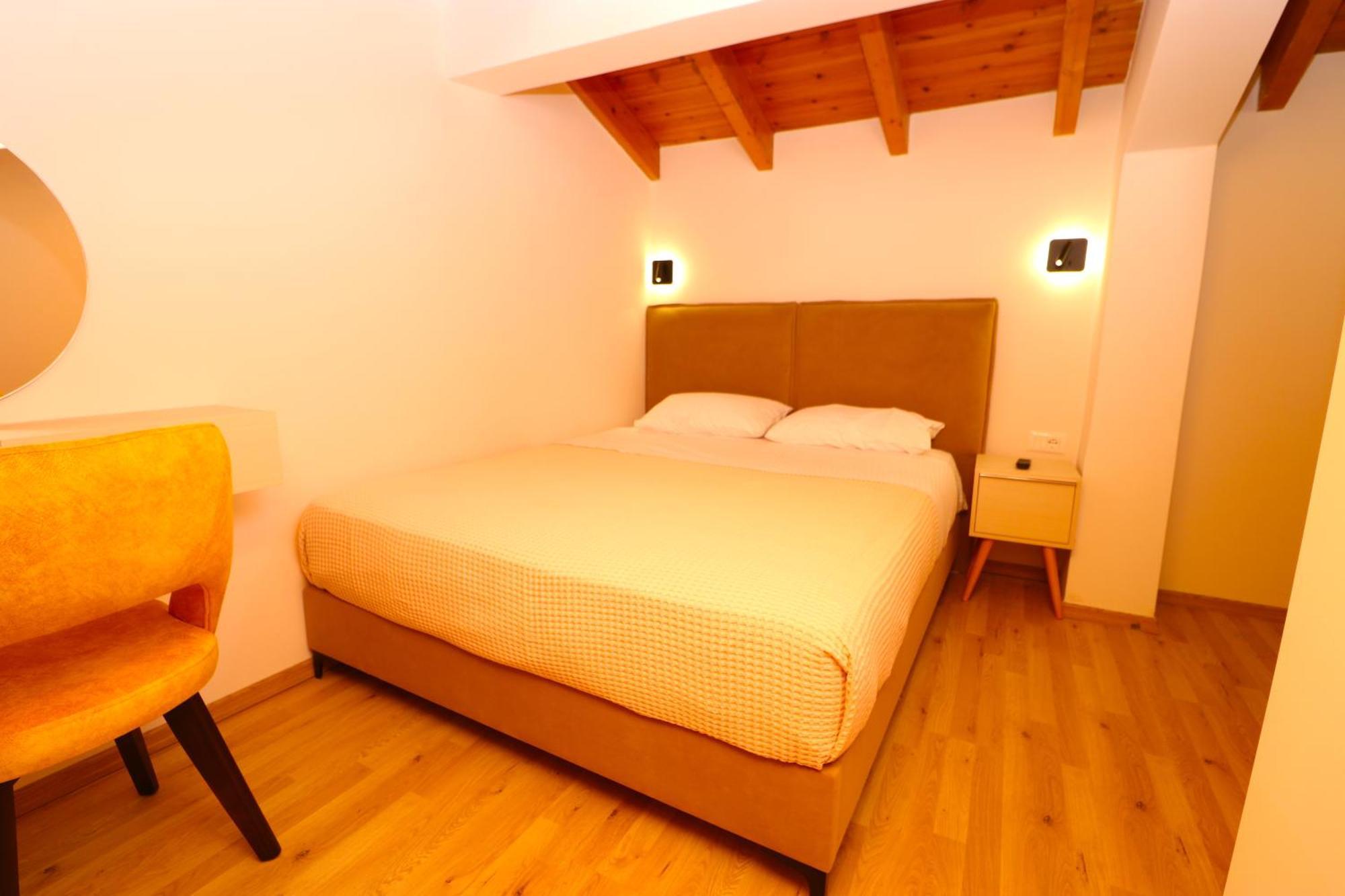 Fegi Rooms Himare Bagian luar foto