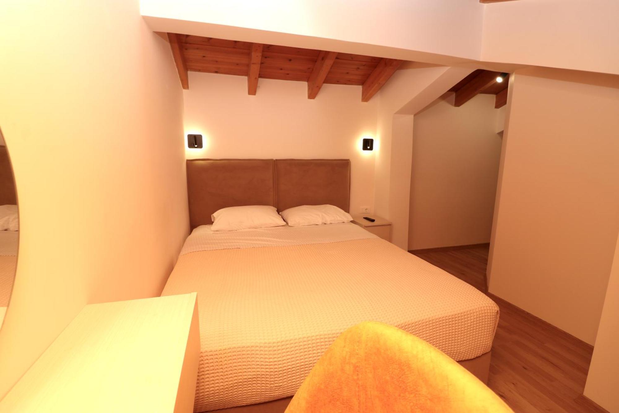 Fegi Rooms Himare Bagian luar foto