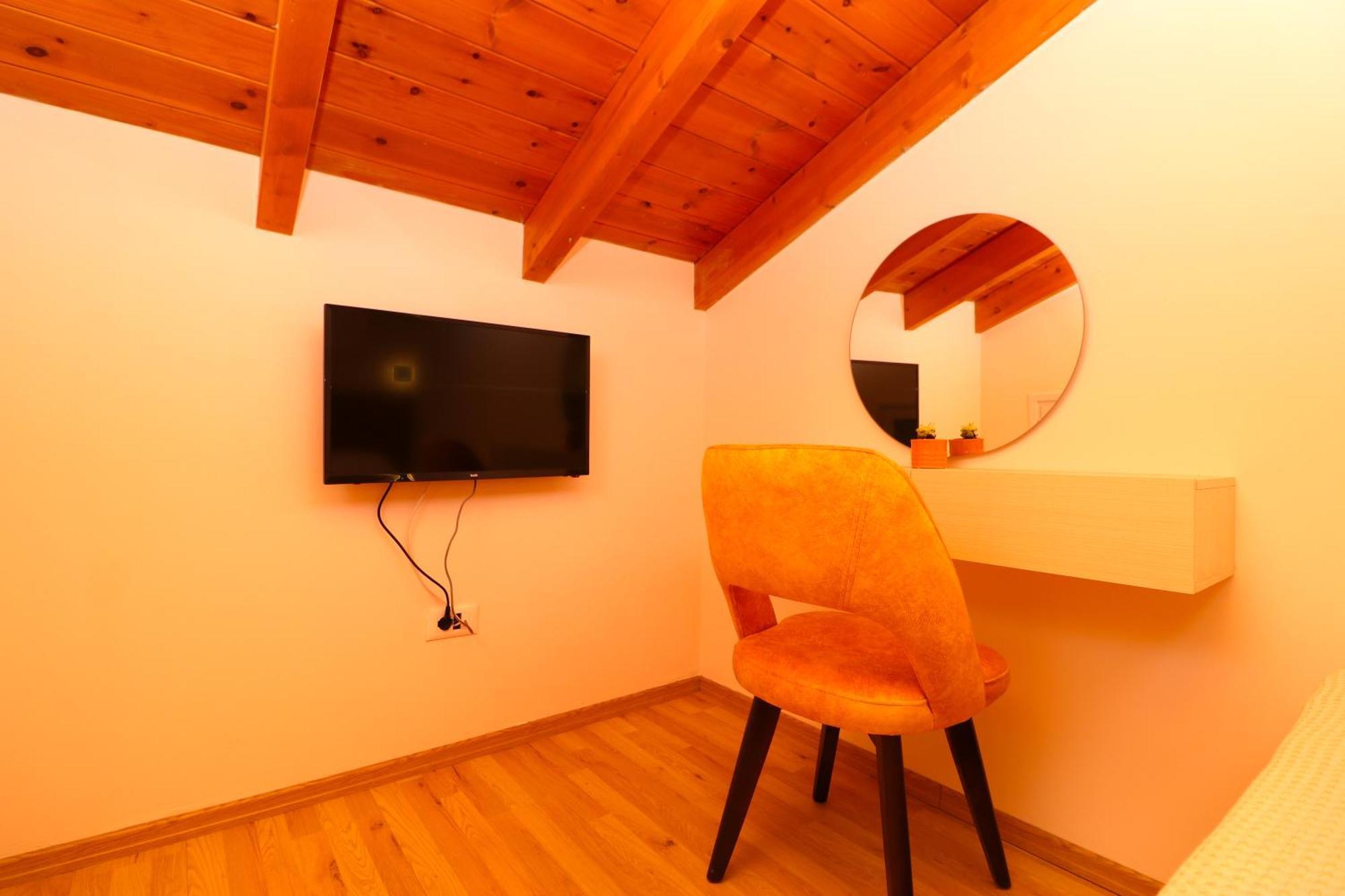 Fegi Rooms Himare Bagian luar foto