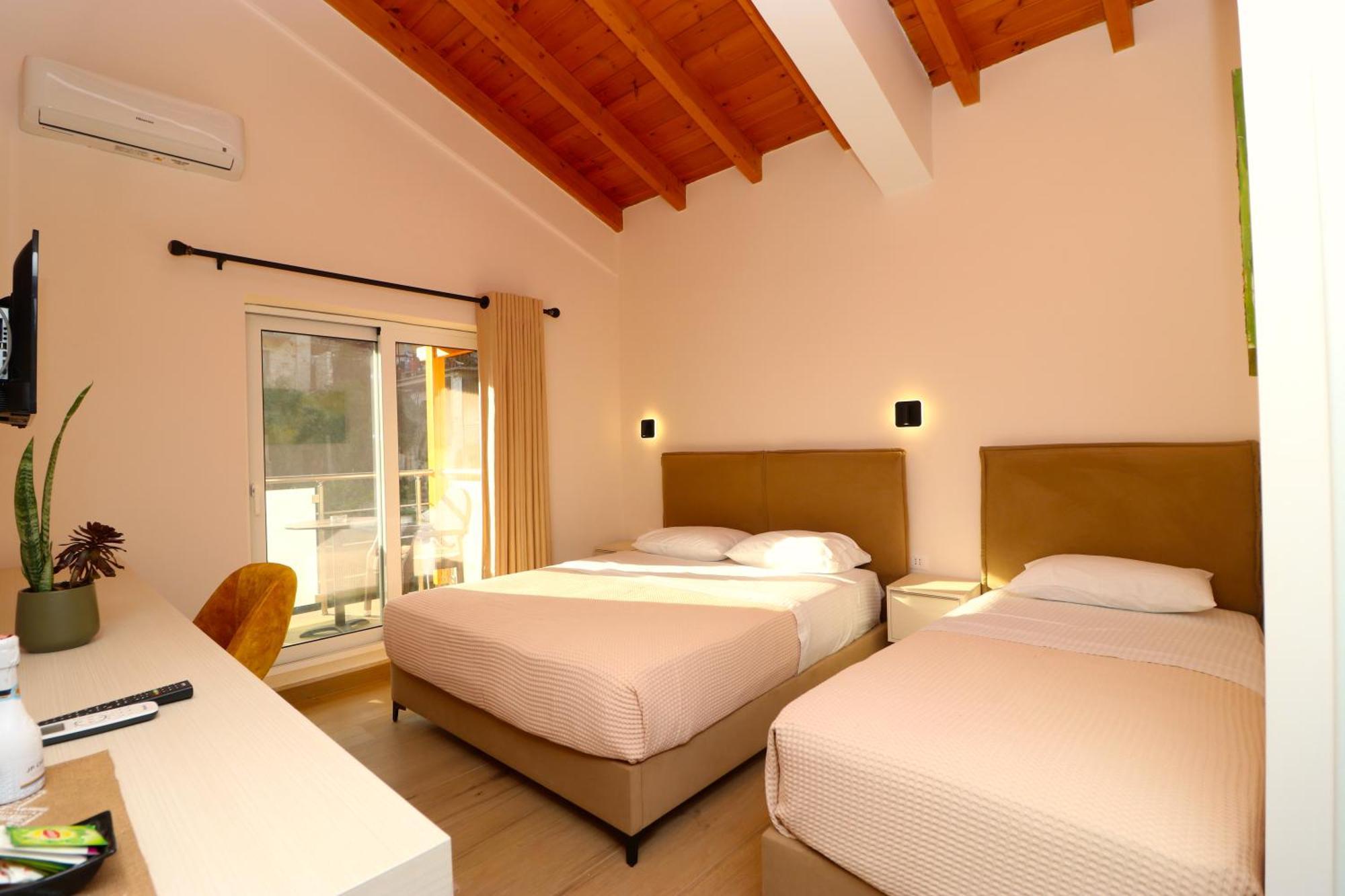 Fegi Rooms Himare Bagian luar foto