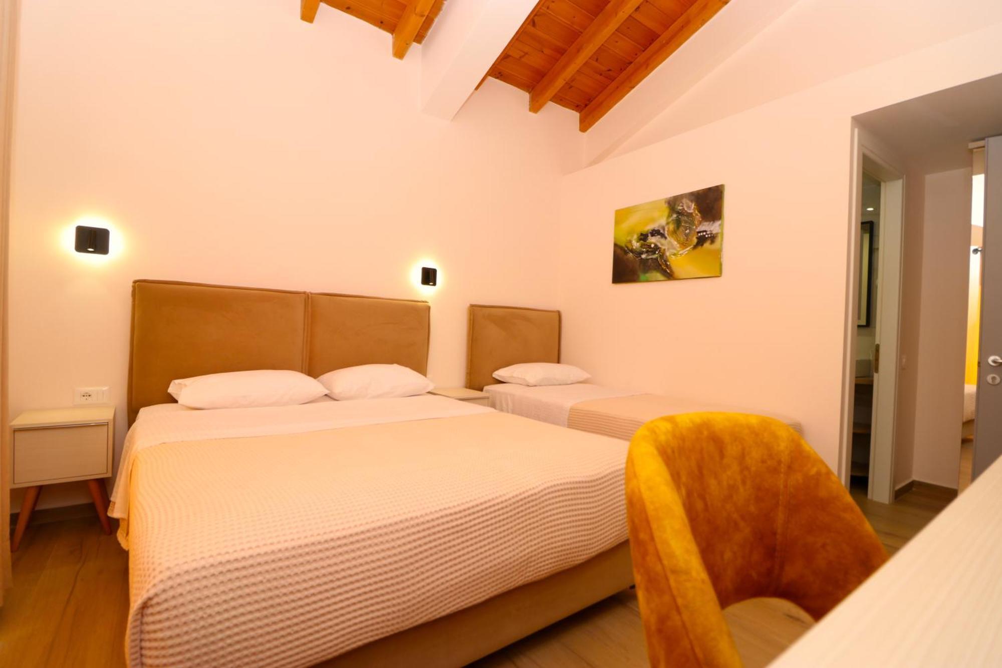 Fegi Rooms Himare Bagian luar foto