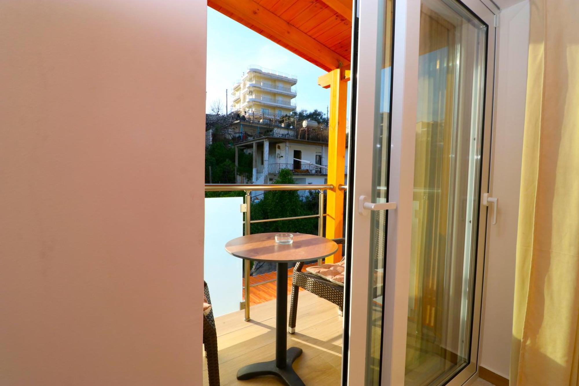 Fegi Rooms Himare Bagian luar foto