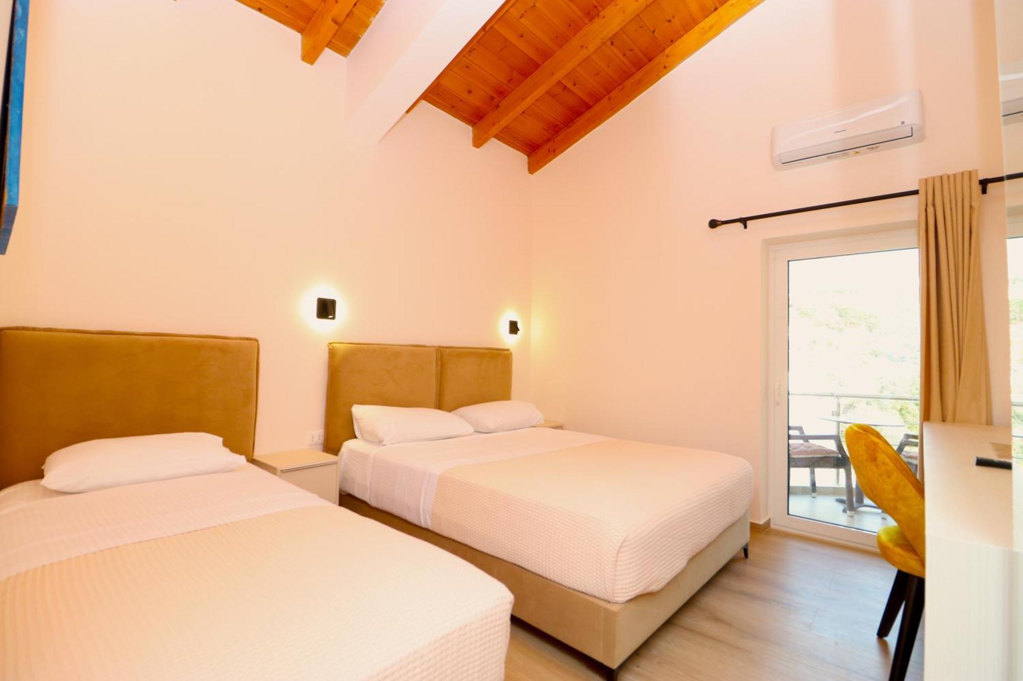 Fegi Rooms Himare Bagian luar foto
