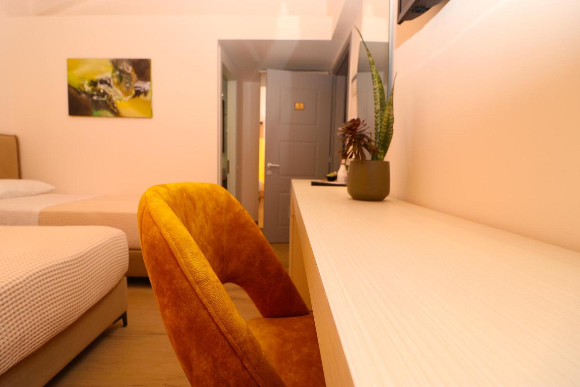 Fegi Rooms Himare Bagian luar foto
