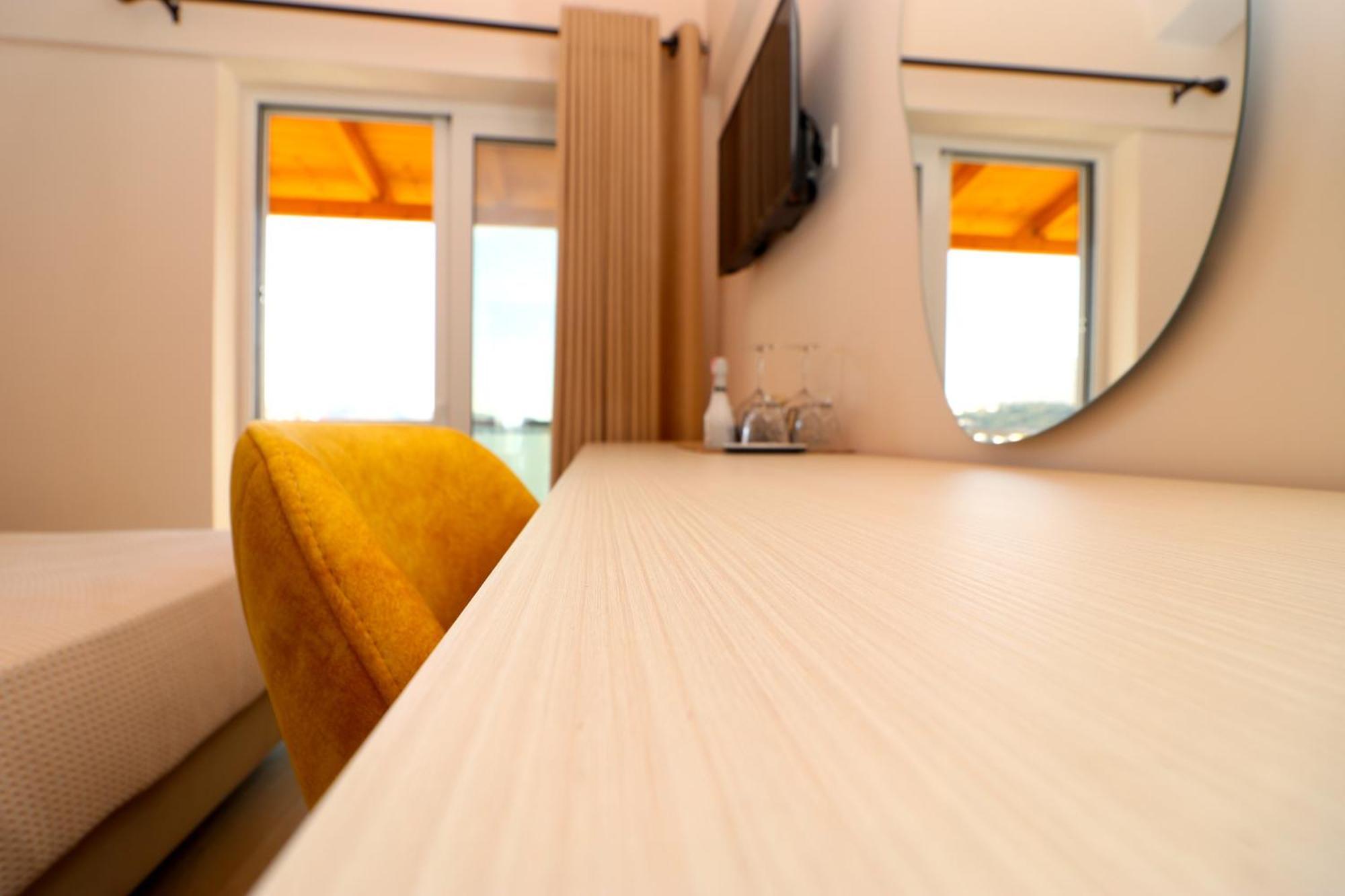 Fegi Rooms Himare Bagian luar foto